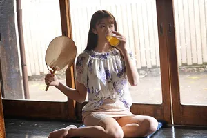 Mùa hè buồn chán ở quê chịch vợ nhà cạnh bên thiếu thốn vì lấy gã chồng già