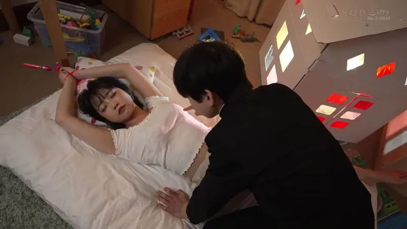 Trả thù anh trai thường xuyên bắt nạt bằng cách nện em gái anh ấy