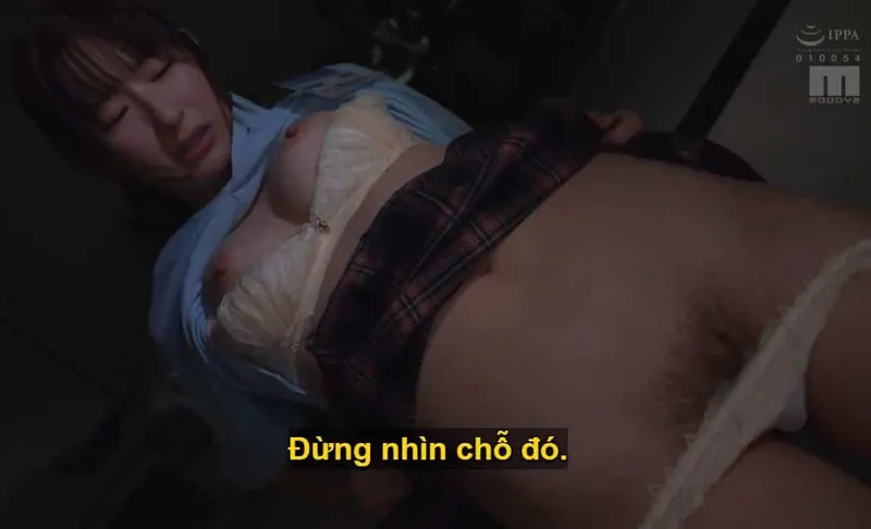 Sếp lớn mưu tính sẽ "xử" nhỏ cấp dưới kiêu kỳ lười nhác, suốt ngày chỉ chăm chăm chat chit với người yêu.