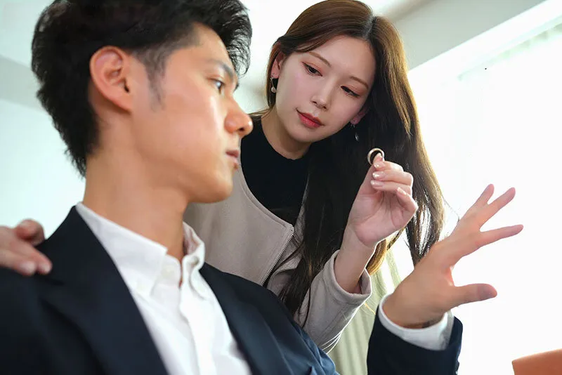 Vợ yêu đi đi chơi, ông chồng ở nhà bị nhỏ em cô vợ gạ trả bài không trượt phát nào